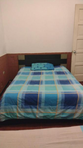 HABITACION BAÑO COMPARTIDO - CALLE 33 # 19-15